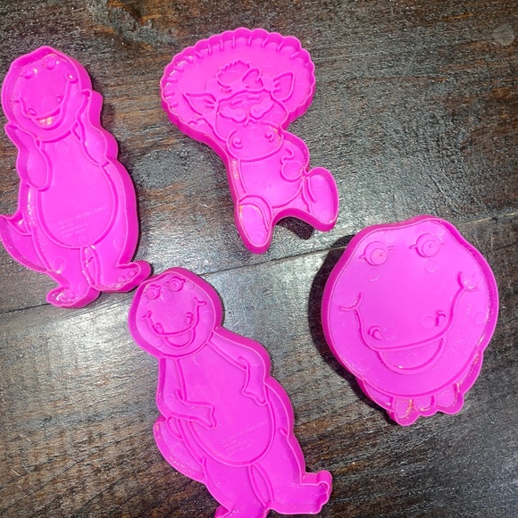 4 PC Vintage Wilton Barney The Dinosaur Baby Bop Purple Cookie Cutters 1993‎ - Picture 2 of 5